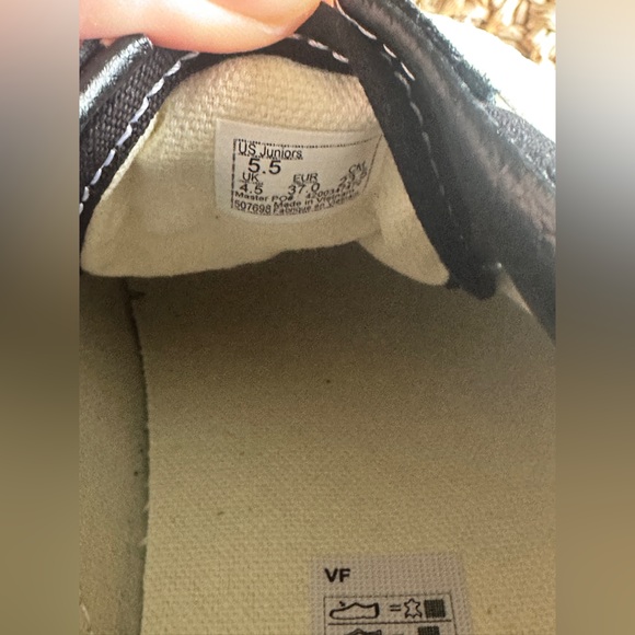 New Vans Kids Black and White Sneakers boys size 5.5 - Picture 8 of 8